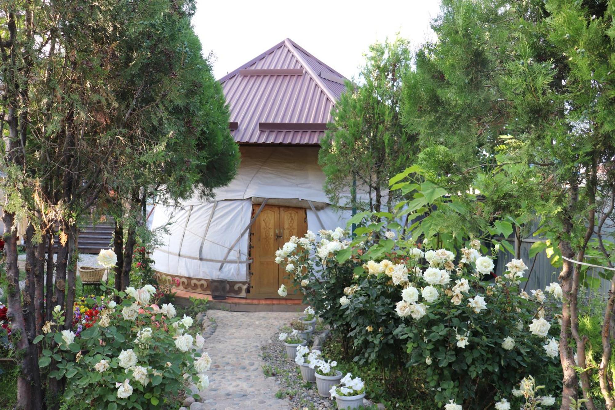 Happy Nomads Yurts & Hostel Karakol Bagian luar foto