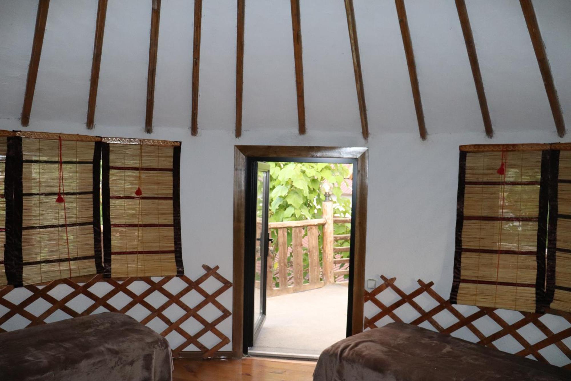 Happy Nomads Yurts & Hostel Karakol Bagian luar foto