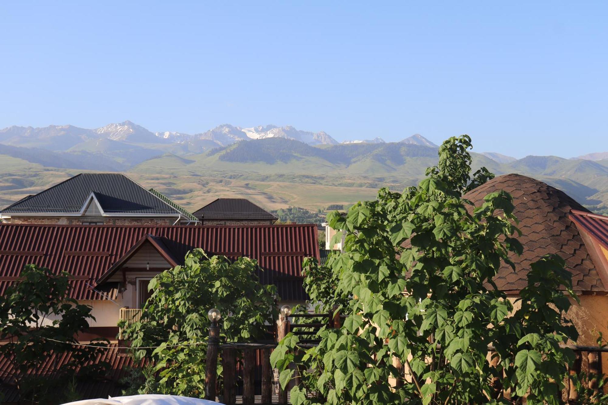Happy Nomads Yurts & Hostel Karakol Bagian luar foto