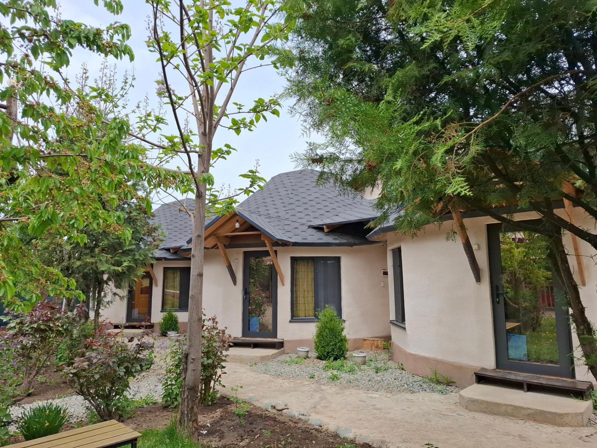 Happy Nomads Yurts & Hostel Karakol Bagian luar foto