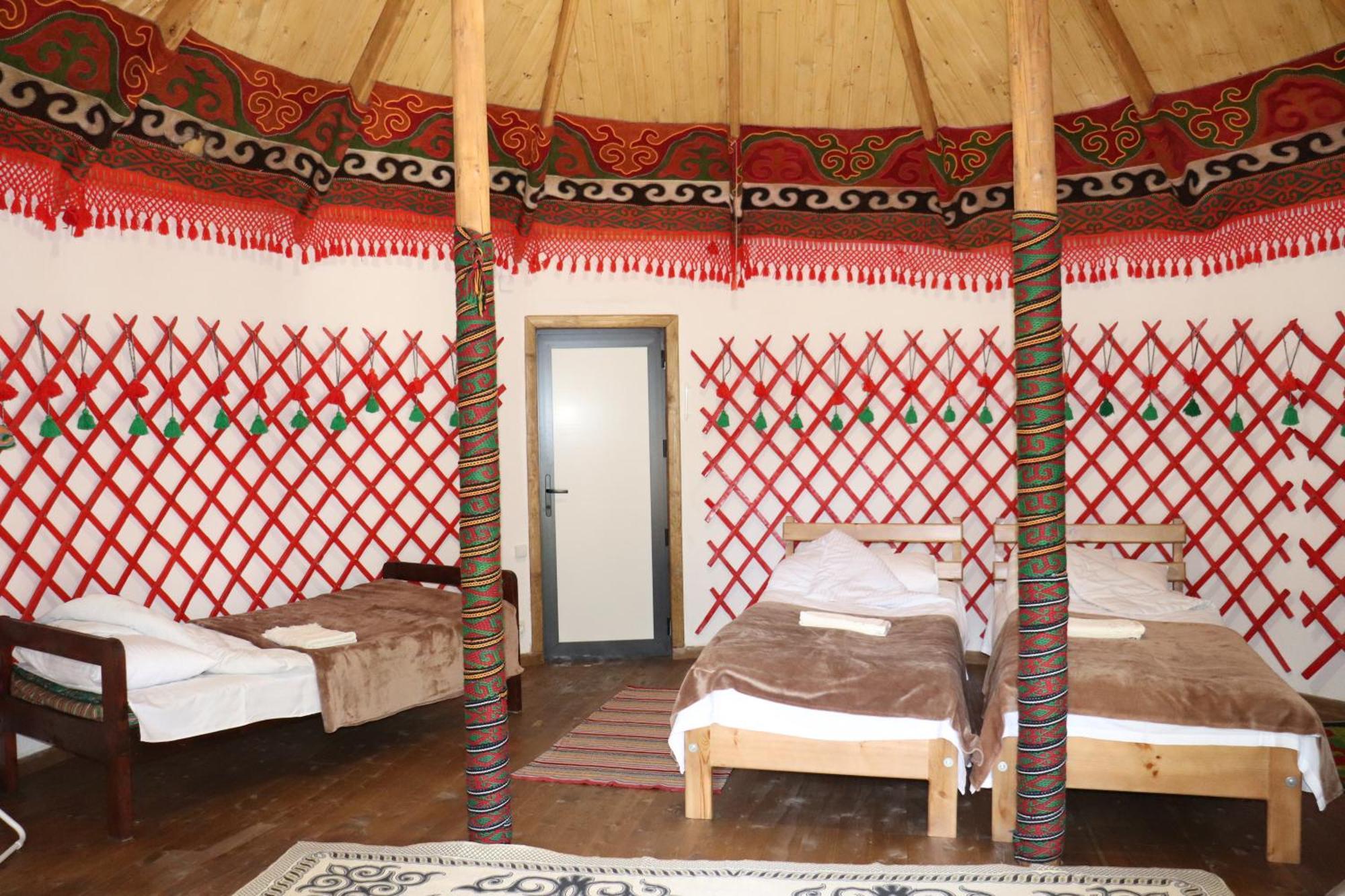 Happy Nomads Yurts & Hostel Karakol Bagian luar foto