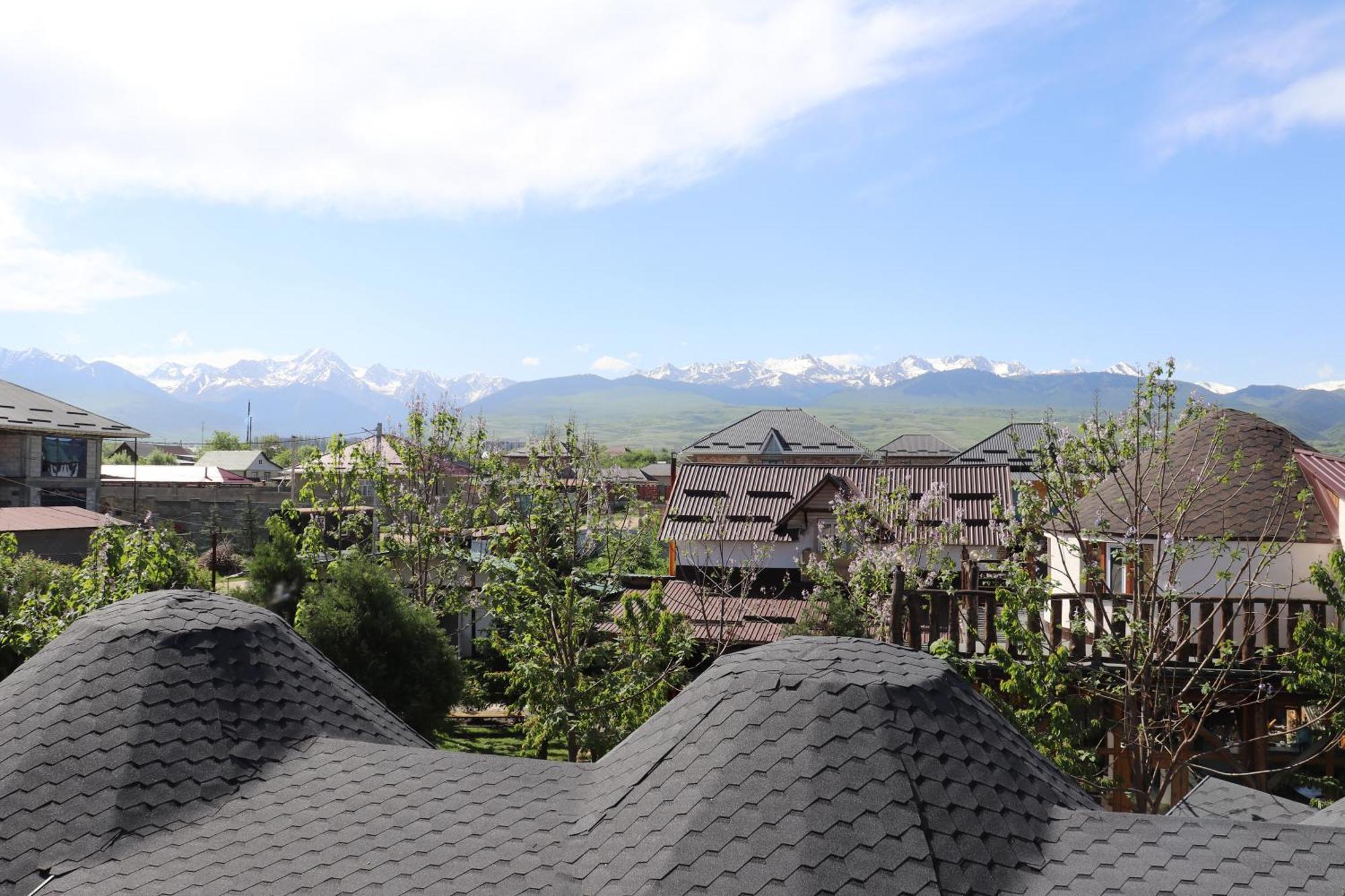 Happy Nomads Yurts & Hostel Karakol Bagian luar foto